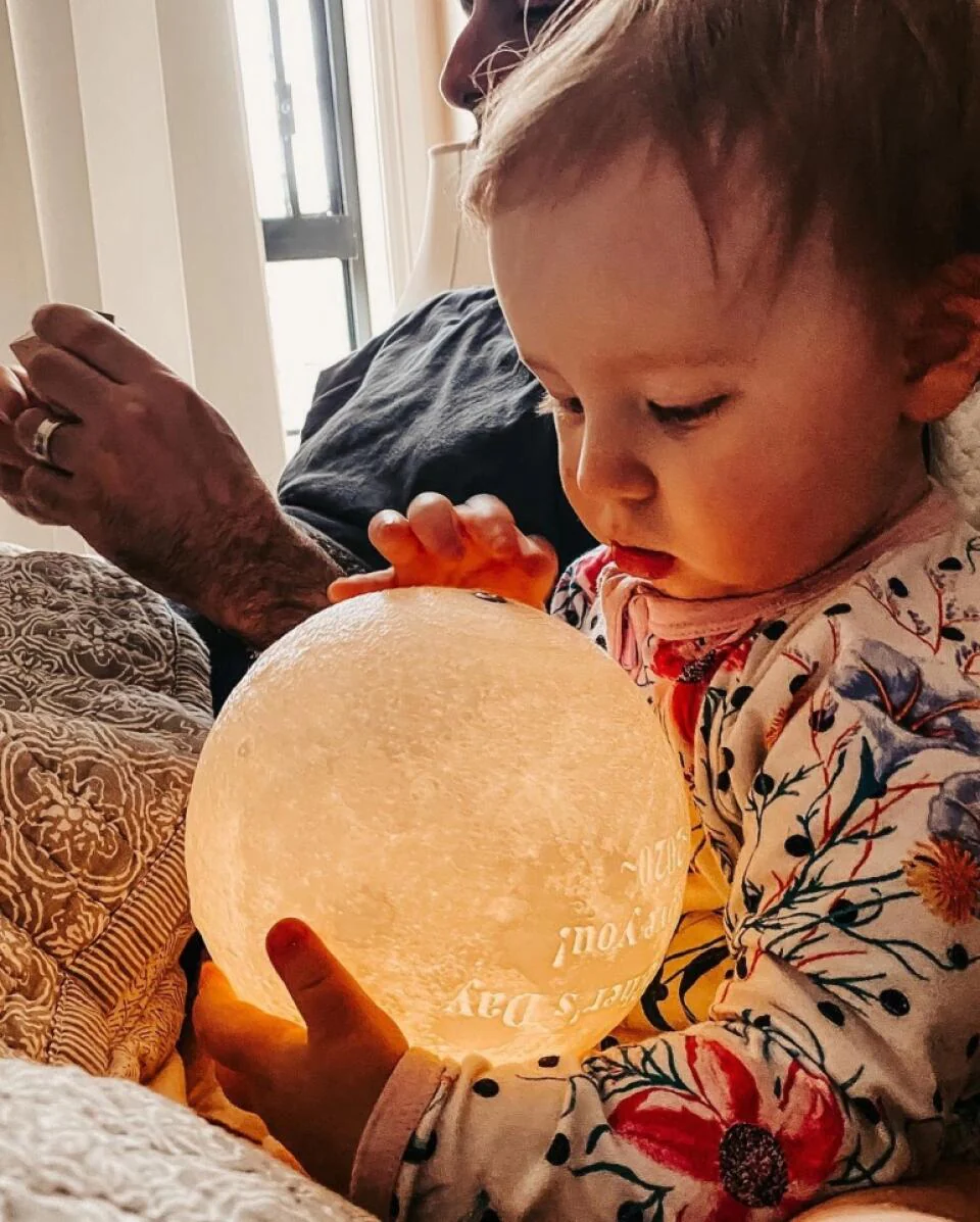 Even When I'm Not Close By - Personalized 3D Moon Lamp - Gift For Bestie - Image 4