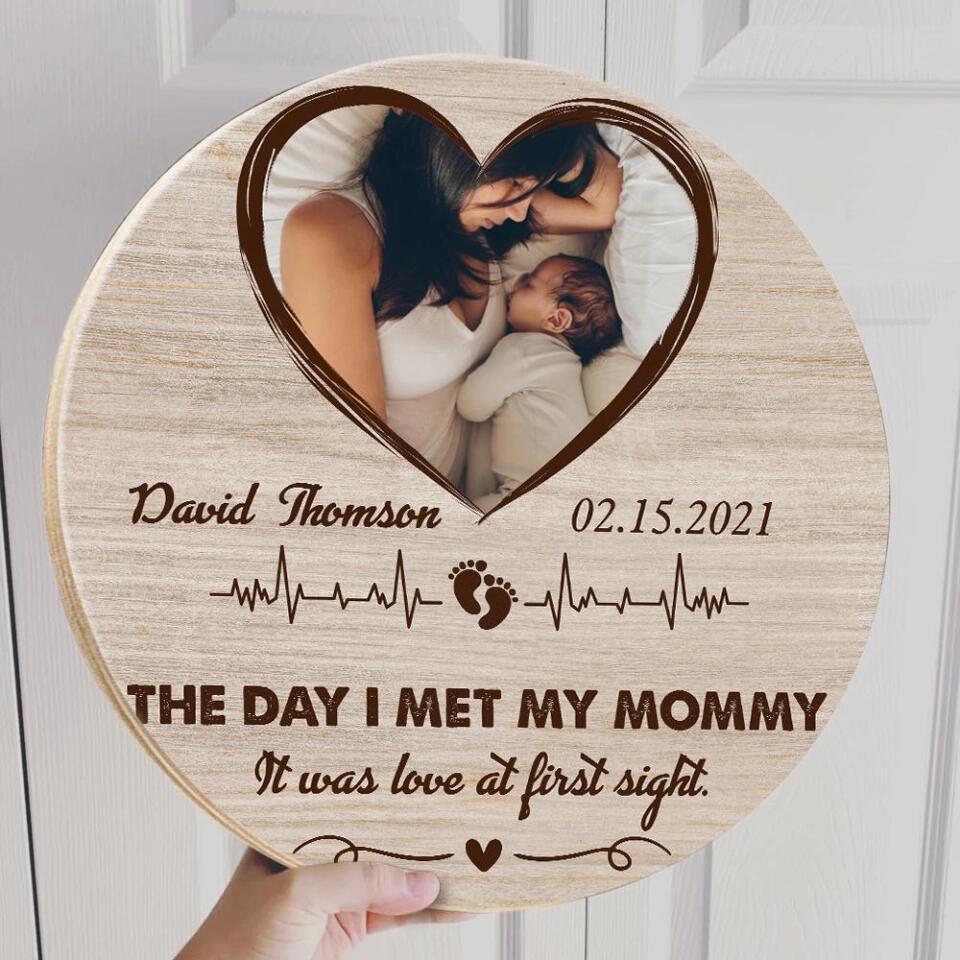 The Day I Met My Mommy - Personalized Round Wooden Sign - Best Meaningful Gifts for New Mom - 209IHPTHRW283 - Image 6