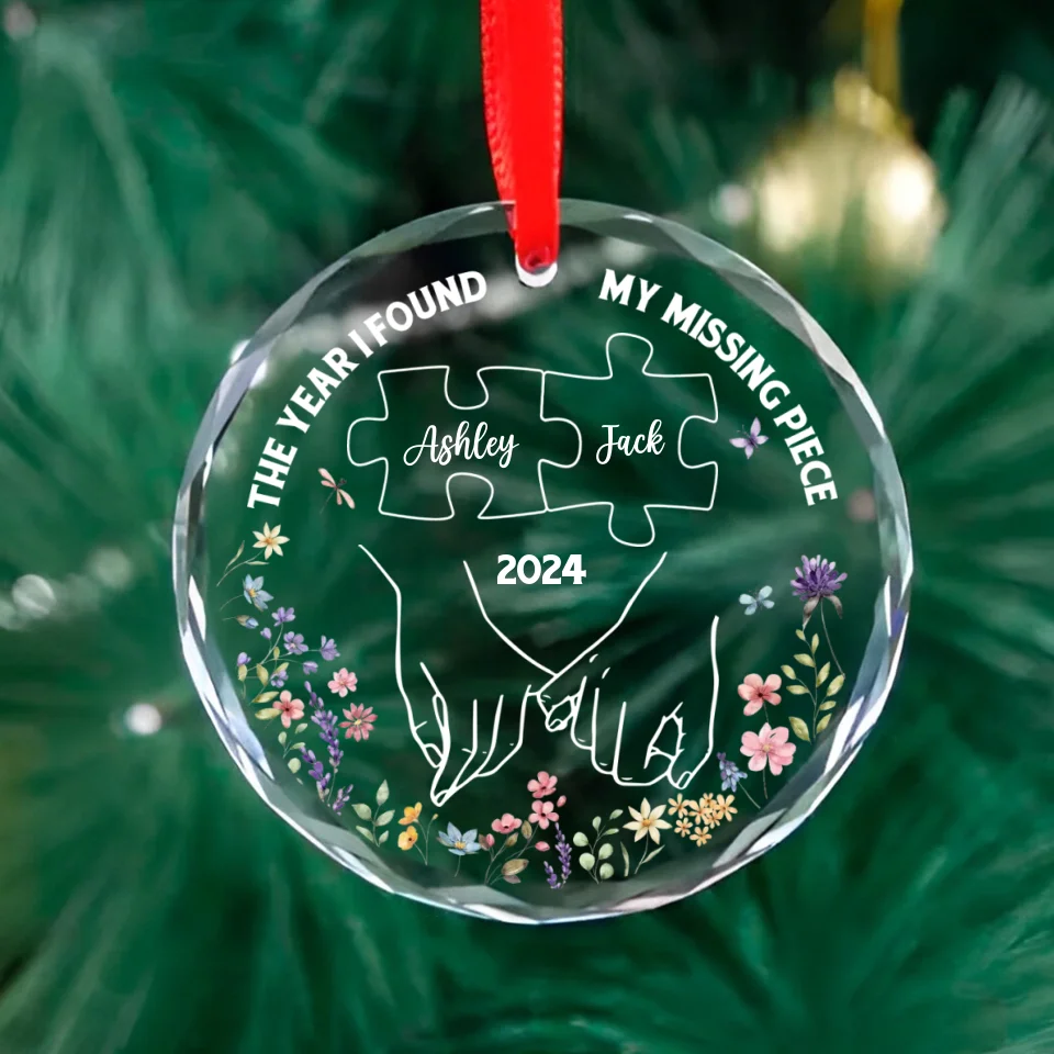 The Year I Found My Missing Piece - Custom Name Glass Ornament - Gift For Couples - Image 3